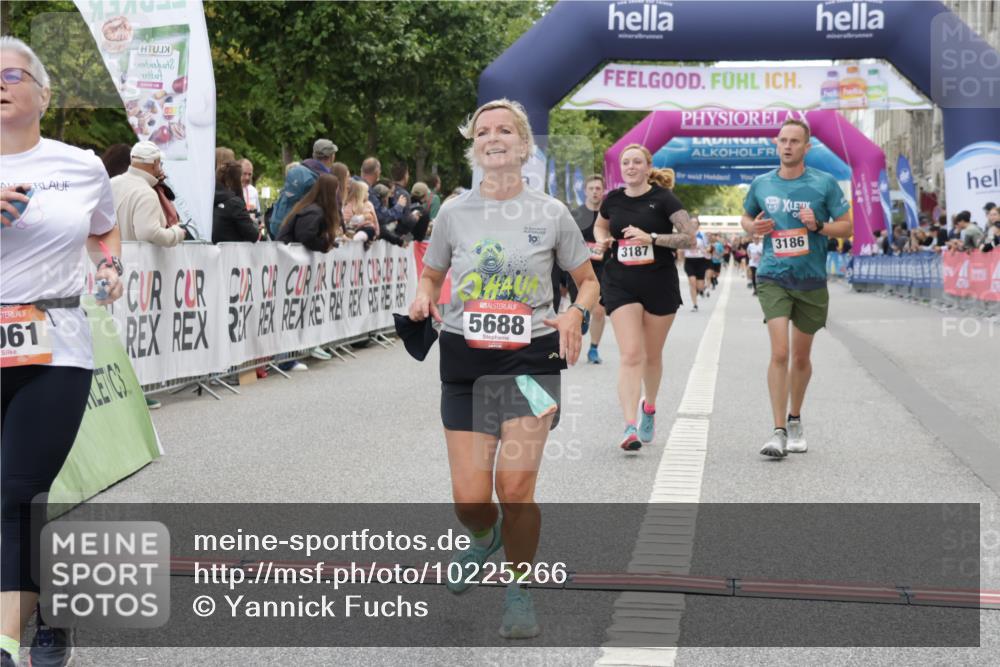 06.09.2026 - CURREX Alsterlauf Yannick Fuchs http://msf.ph/oto/10225266 06.09.2026 10:13:31 Ziel 2601, 2929, 3061, 3114, 3186, 3187, 3342, 3516, 3643, 3859, 4150, 5688, 8026 meine-sportfotos.de