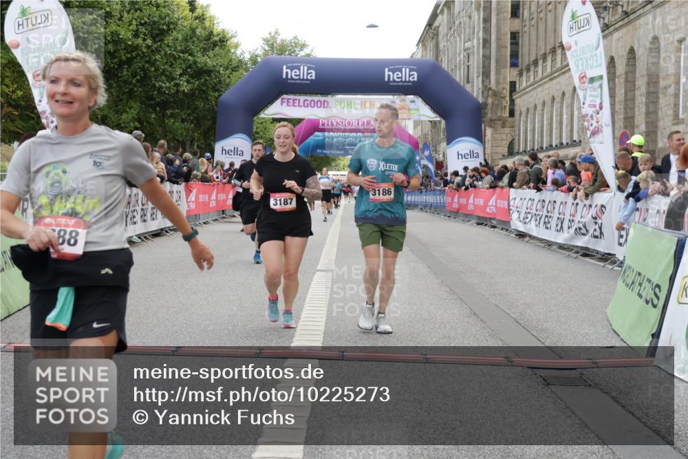 06.09.2026 - CURREX Alsterlauf Yannick Fuchs http://msf.ph/oto/10225273 06.09.2026 10:13:33 Ziel 2601, 3061, 3114, 3168, 3186, 3187, 3643, 3859, 4150, 5688, 8026 meine-sportfotos.de