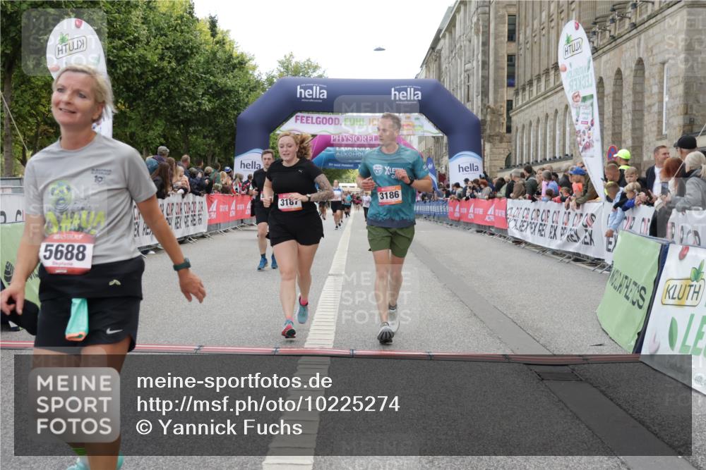 06.09.2026 - CURREX Alsterlauf Yannick Fuchs http://msf.ph/oto/10225274 06.09.2026 10:13:33 Ziel 2601, 3061, 3114, 3168, 3186, 3187, 3643, 3859, 4150, 5688, 8026 meine-sportfotos.de