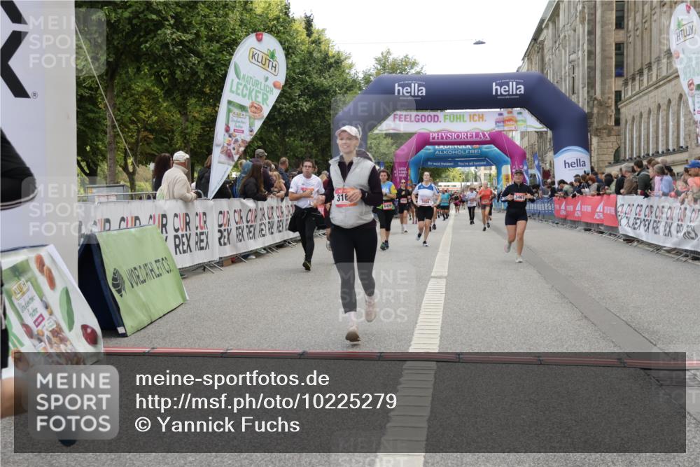 06.09.2026 - CURREX Alsterlauf Yannick Fuchs http://msf.ph/oto/10225279 06.09.2026 10:13:37 Ziel 2596, 3061, 3168, 3186, 3187, 3467, 3643, 5688, 6348 meine-sportfotos.de