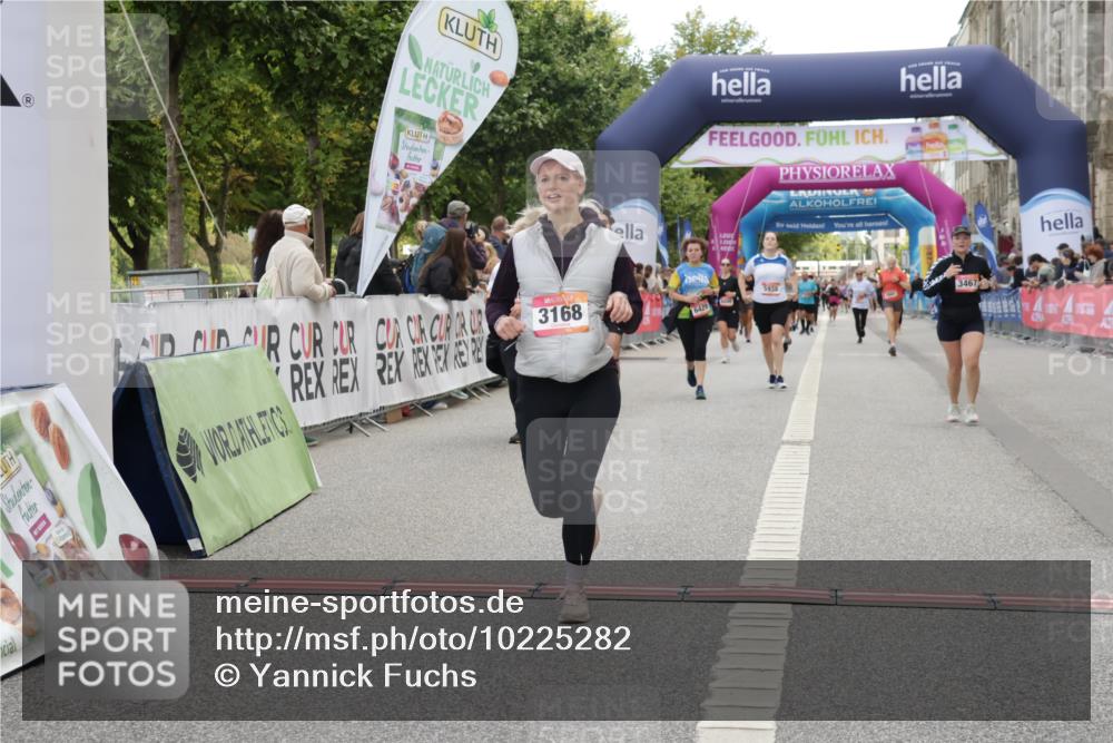 06.09.2026 - CURREX Alsterlauf Yannick Fuchs http://msf.ph/oto/10225282 06.09.2026 10:13:37 Ziel 2596, 3061, 3168, 3186, 3187, 3467, 3643, 5688, 6348 meine-sportfotos.de