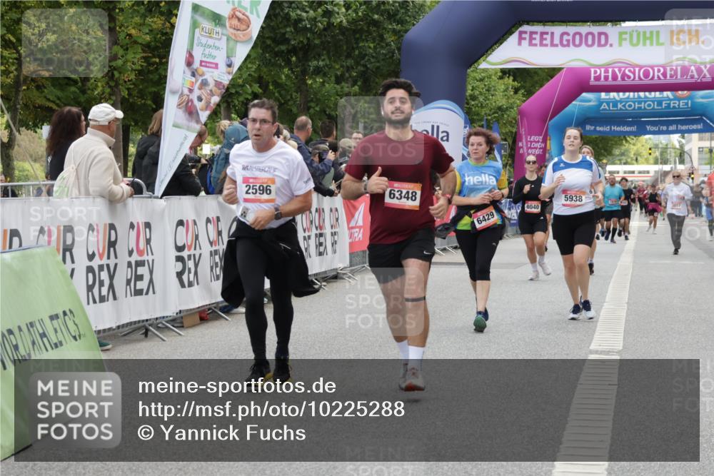 06.09.2026 - CURREX Alsterlauf Yannick Fuchs http://msf.ph/oto/10225288 06.09.2026 10:13:39 Ziel 2596, 2941, 3168, 3186, 3187, 3467, 3643, 5938, 6348, 6429 meine-sportfotos.de