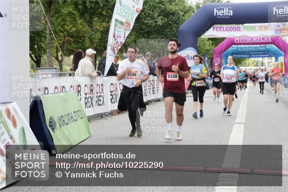 06.09.2026 - CURREX Alsterlauf Yannick Fuchs http://msf.ph/oto/10225290 06.09.2026 10:13:39 Ziel 2596, 2941, 3168, 3186, 3187, 3467, 3643, 5938, 6348, 6429 meine-sportfotos.de