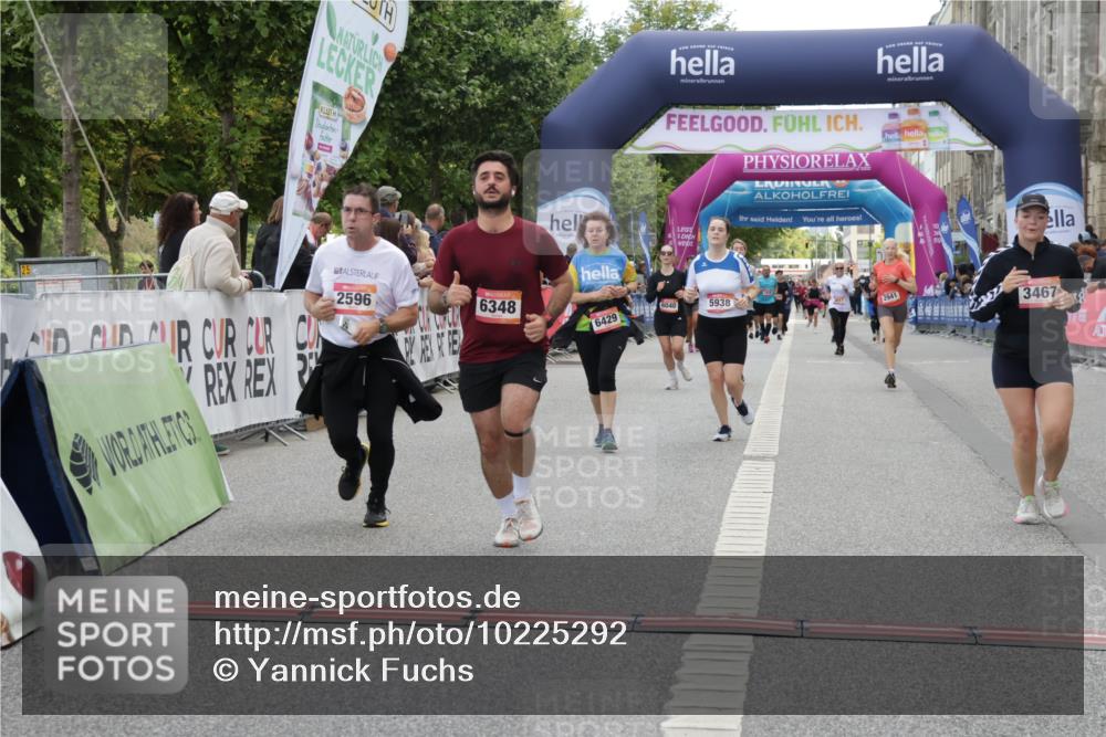 06.09.2026 - CURREX Alsterlauf Yannick Fuchs http://msf.ph/oto/10225292 06.09.2026 10:13:39 Ziel 2596, 2941, 3168, 3186, 3187, 3467, 3643, 5938, 6348, 6429 meine-sportfotos.de