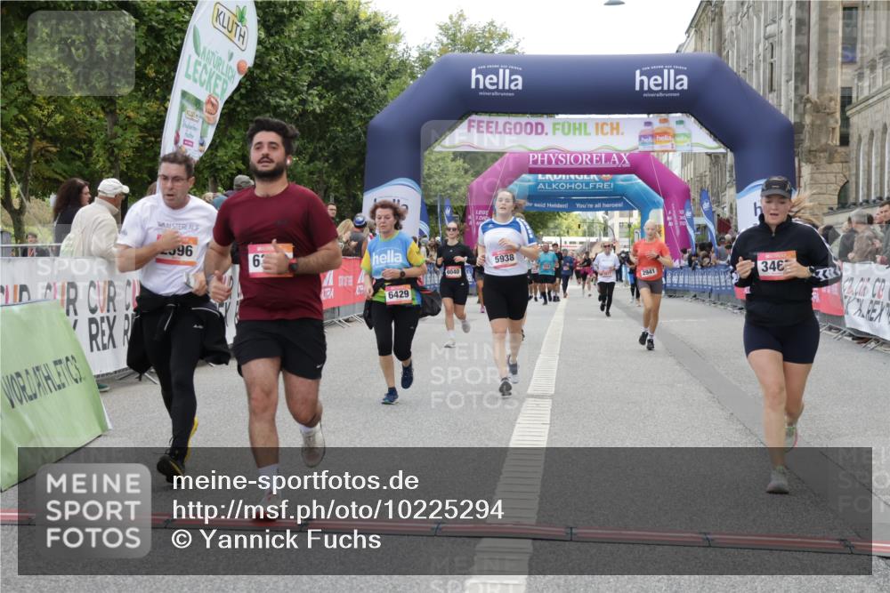 06.09.2026 - CURREX Alsterlauf Yannick Fuchs http://msf.ph/oto/10225294 06.09.2026 10:13:40 Ziel 2596, 2941, 3168, 3186, 3187, 3467, 3643, 4416, 5938, 6348, 6429, 8040 meine-sportfotos.de