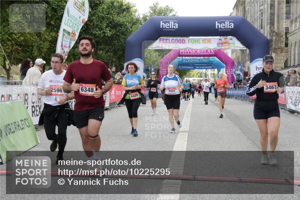06.09.2026 - CURREX Alsterlauf Yannick Fuchs http://msf.ph/oto/10225295 06.09.2026 10:13:40 Ziel 2596, 2941, 3168, 3186, 3187, 3467, 3643, 4416, 5938, 6348, 6429, 8040 meine-sportfotos.de