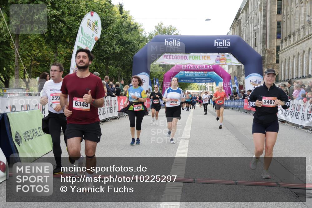 06.09.2026 - CURREX Alsterlauf Yannick Fuchs http://msf.ph/oto/10225297 06.09.2026 10:13:40 Ziel 2596, 2941, 3168, 3186, 3187, 3467, 3643, 4416, 5938, 6348, 6429, 8040 meine-sportfotos.de