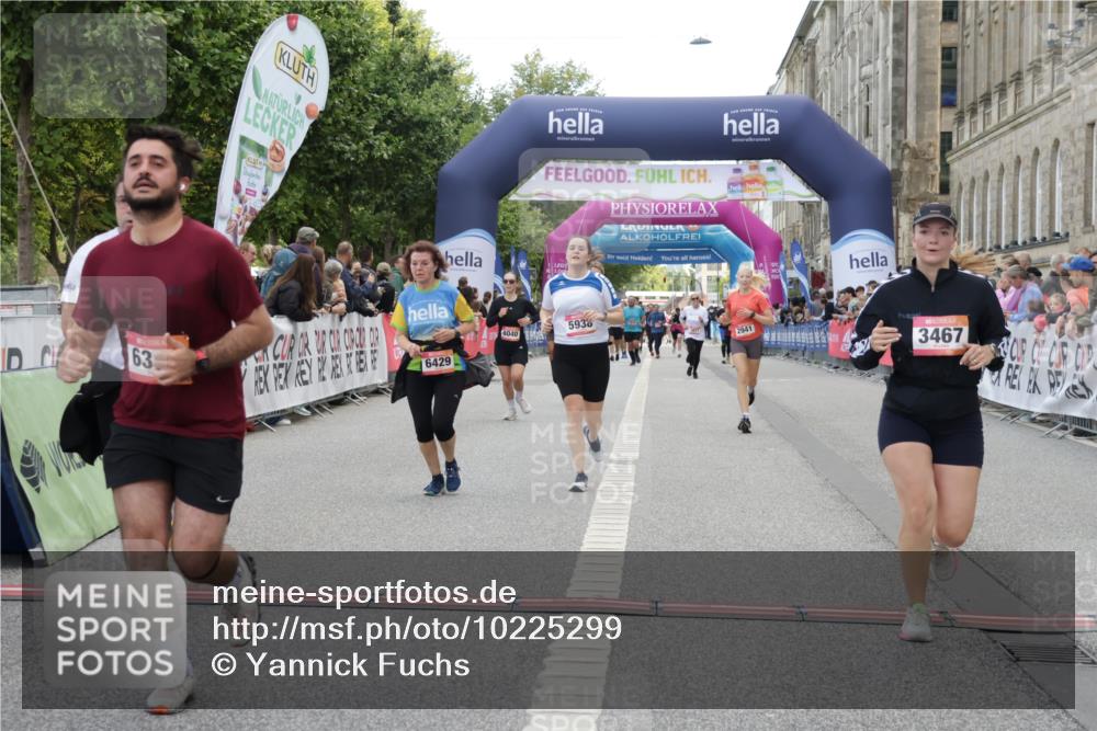 06.09.2026 - CURREX Alsterlauf Yannick Fuchs http://msf.ph/oto/10225299 06.09.2026 10:13:41 Ziel 2596, 2941, 3168, 3186, 3187, 3467, 3643, 4184, 4416, 5938, 6348, 6429, 8040 meine-sportfotos.de