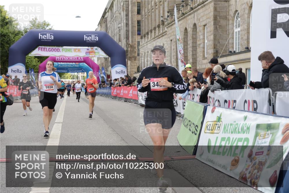 06.09.2026 - CURREX Alsterlauf Yannick Fuchs http://msf.ph/oto/10225300 06.09.2026 10:13:41 Ziel 2596, 2941, 3168, 3186, 3187, 3467, 3643, 4184, 4416, 5938, 6348, 6429, 8040 meine-sportfotos.de