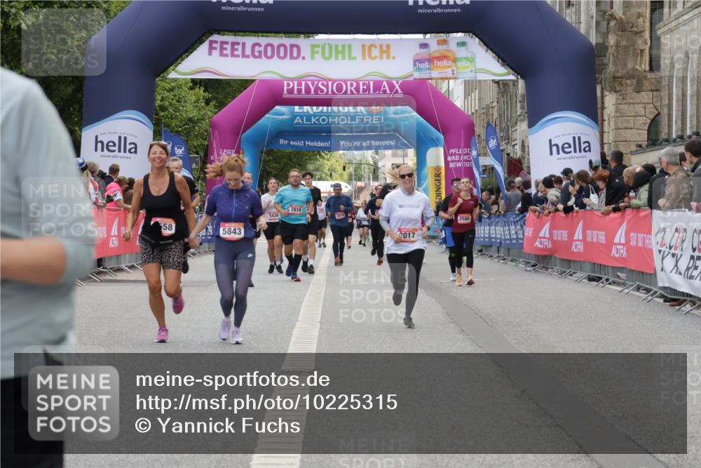 06.09.2026 - CURREX Alsterlauf Yannick Fuchs http://msf.ph/oto/10225315 06.09.2026 10:13:46 Ziel 2596, 2941, 3467, 3558, 4184, 4416, 5843, 5938, 6348, 6429, 8040 meine-sportfotos.de