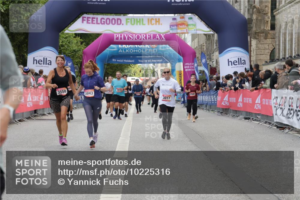 06.09.2026 - CURREX Alsterlauf Yannick Fuchs http://msf.ph/oto/10225316 06.09.2026 10:13:46 Ziel 2596, 2941, 3467, 3558, 4184, 4416, 5843, 5938, 6348, 6429, 8040 meine-sportfotos.de