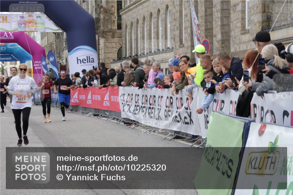06.09.2026 - CURREX Alsterlauf Yannick Fuchs http://msf.ph/oto/10225320 06.09.2026 10:13:48 Ziel 2596, 2941, 3017, 3467, 3558, 4184, 4416, 5843, 5938, 6429, 8040 meine-sportfotos.de