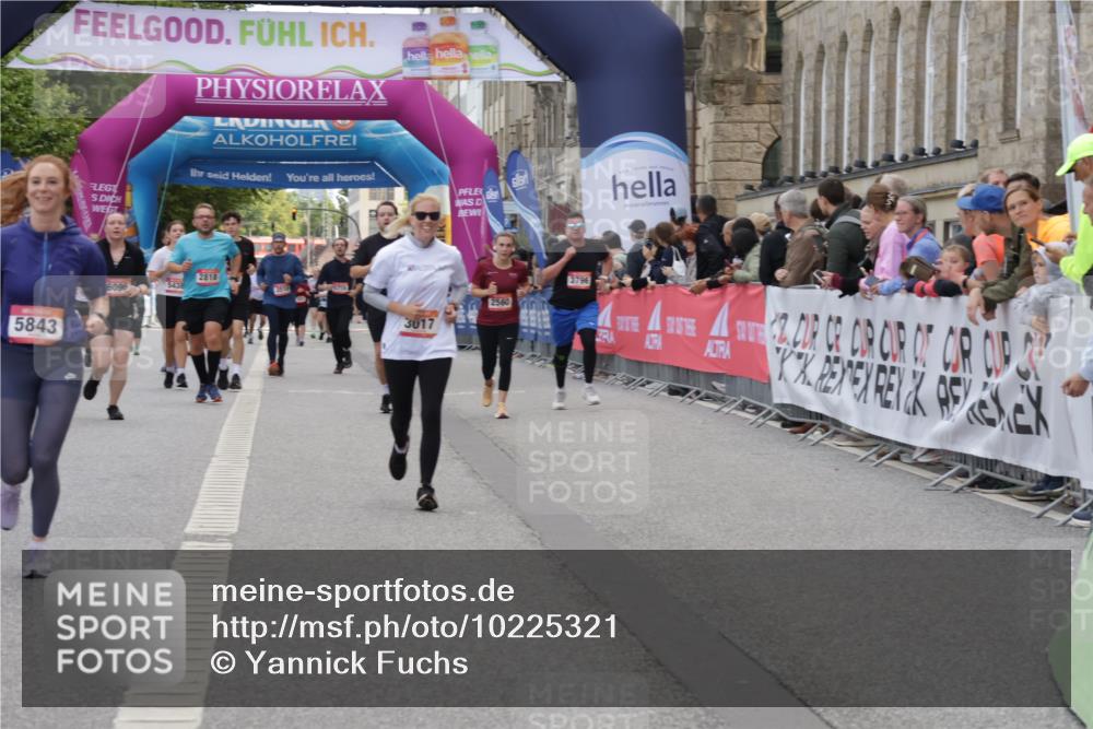 06.09.2026 - CURREX Alsterlauf Yannick Fuchs http://msf.ph/oto/10225321 06.09.2026 10:13:48 Ziel 2596, 2941, 3017, 3467, 3558, 4184, 4416, 5843, 5938, 6429, 8040 meine-sportfotos.de