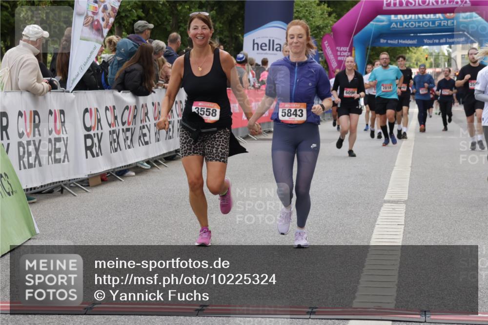 06.09.2026 - CURREX Alsterlauf Yannick Fuchs http://msf.ph/oto/10225324 06.09.2026 10:13:48 Ziel 2596, 2941, 3017, 3467, 3558, 4184, 4416, 5843, 5938, 6429, 8040 meine-sportfotos.de