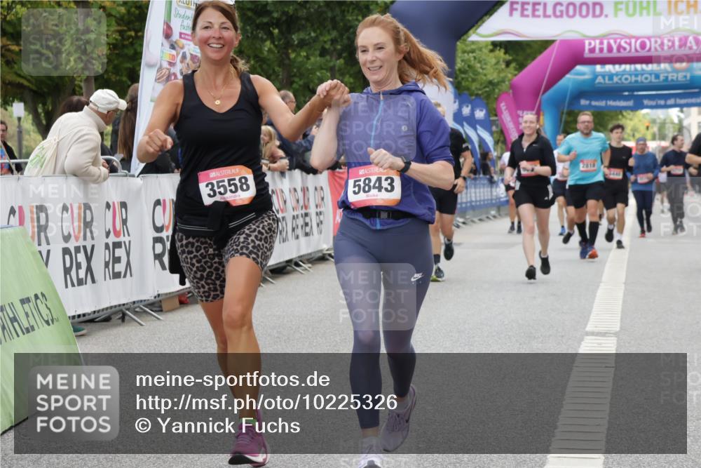 06.09.2026 - CURREX Alsterlauf Yannick Fuchs http://msf.ph/oto/10225326 06.09.2026 10:13:49 Ziel 2941, 3017, 3558, 3796, 4184, 4416, 5843, 5938, 6095, 6096, 6429, 8040 meine-sportfotos.de