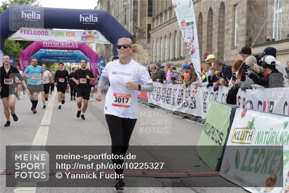 06.09.2026 - CURREX Alsterlauf Yannick Fuchs http://msf.ph/oto/10225327 06.09.2026 10:13:52 Ziel 2555, 2560, 2818, 3017, 3558, 3796, 4184, 4416, 5438, 5440, 5843, 6095, 6096, 8040 meine-sportfotos.de