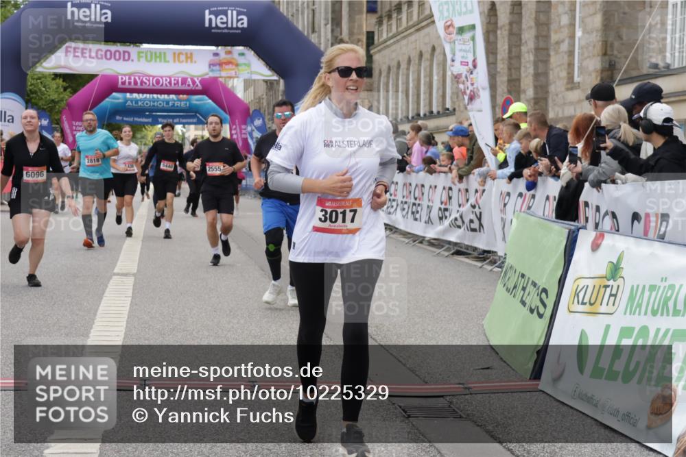06.09.2026 - CURREX Alsterlauf Yannick Fuchs http://msf.ph/oto/10225329 06.09.2026 10:13:52 Ziel 2555, 2560, 2818, 3017, 3558, 3796, 4184, 4416, 5438, 5440, 5843, 6095, 6096, 8040 meine-sportfotos.de