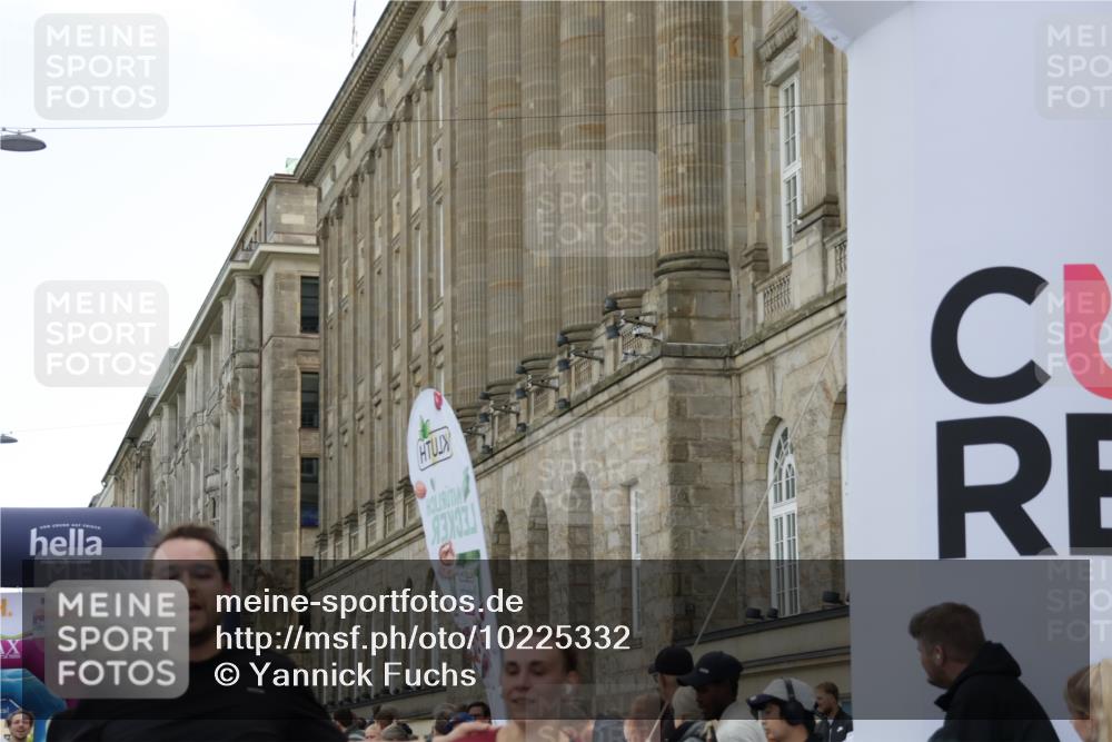 06.09.2026 - CURREX Alsterlauf Yannick Fuchs http://msf.ph/oto/10225332 06.09.2026 10:13:56 Ziel 2555, 2560, 2818, 3017, 3510, 3558, 3796, 5438, 5440, 5843, 6095, 6096 meine-sportfotos.de