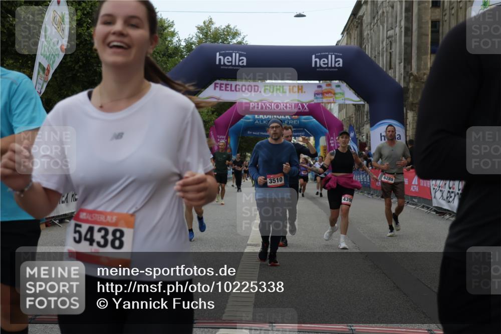 06.09.2026 - CURREX Alsterlauf Yannick Fuchs http://msf.ph/oto/10225338 06.09.2026 10:13:58 Ziel 2555, 2560, 2818, 3017, 3510, 3796, 4398, 4595, 4596, 5438, 5440, 5715, 6095, 6096, 6289 meine-sportfotos.de