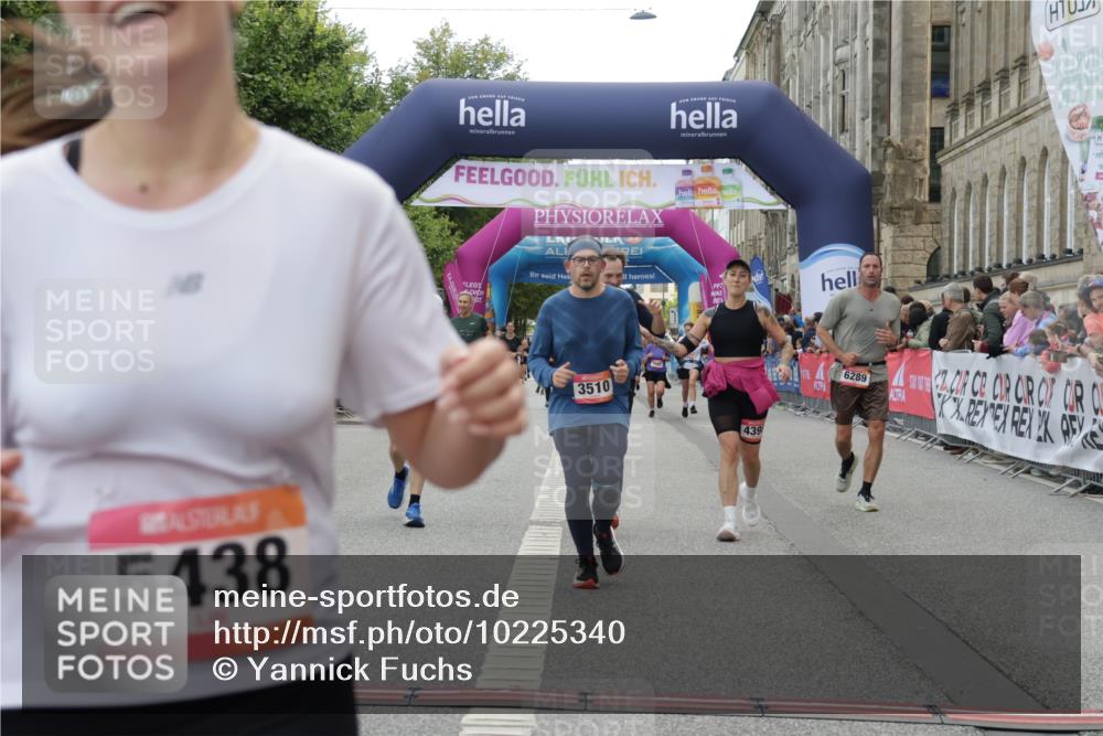 06.09.2026 - CURREX Alsterlauf Yannick Fuchs http://msf.ph/oto/10225340 06.09.2026 10:13:59 Ziel 2555, 2560, 2818, 3017, 3510, 3796, 4398, 4595, 4596, 4981, 5438, 5440, 5715, 6095, 6096, 6289 meine-sportfotos.de