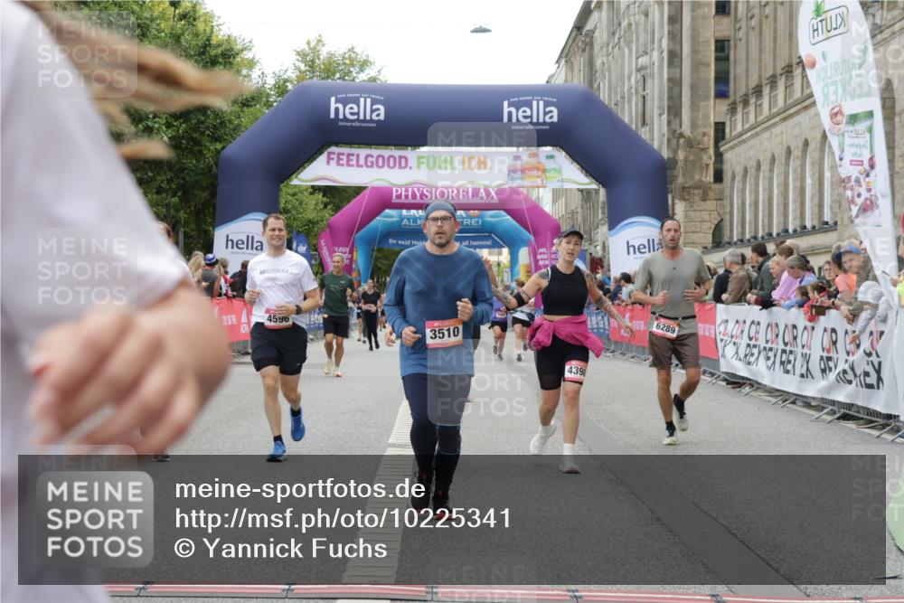 06.09.2026 - CURREX Alsterlauf Yannick Fuchs http://msf.ph/oto/10225341 06.09.2026 10:13:59 Ziel 2555, 2560, 2818, 3017, 3510, 3796, 4398, 4595, 4596, 4981, 5438, 5440, 5715, 6095, 6096, 6289 meine-sportfotos.de