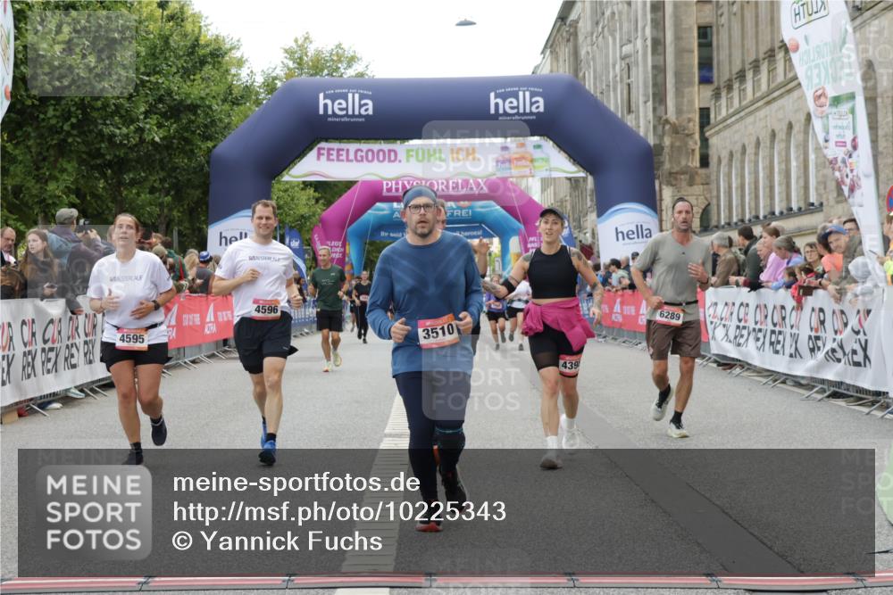 06.09.2026 - CURREX Alsterlauf Yannick Fuchs http://msf.ph/oto/10225343 06.09.2026 10:13:59 Ziel 2555, 2560, 2818, 3017, 3510, 3796, 4398, 4595, 4596, 4981, 5438, 5440, 5715, 6095, 6096, 6289 meine-sportfotos.de