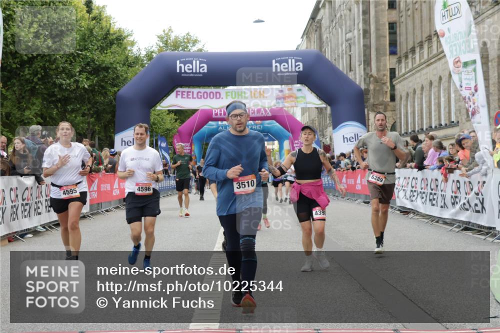06.09.2026 - CURREX Alsterlauf Yannick Fuchs http://msf.ph/oto/10225344 06.09.2026 10:13:59 Ziel 2555, 2560, 2818, 3017, 3510, 3796, 4398, 4595, 4596, 4981, 5438, 5440, 5715, 6095, 6096, 6289 meine-sportfotos.de