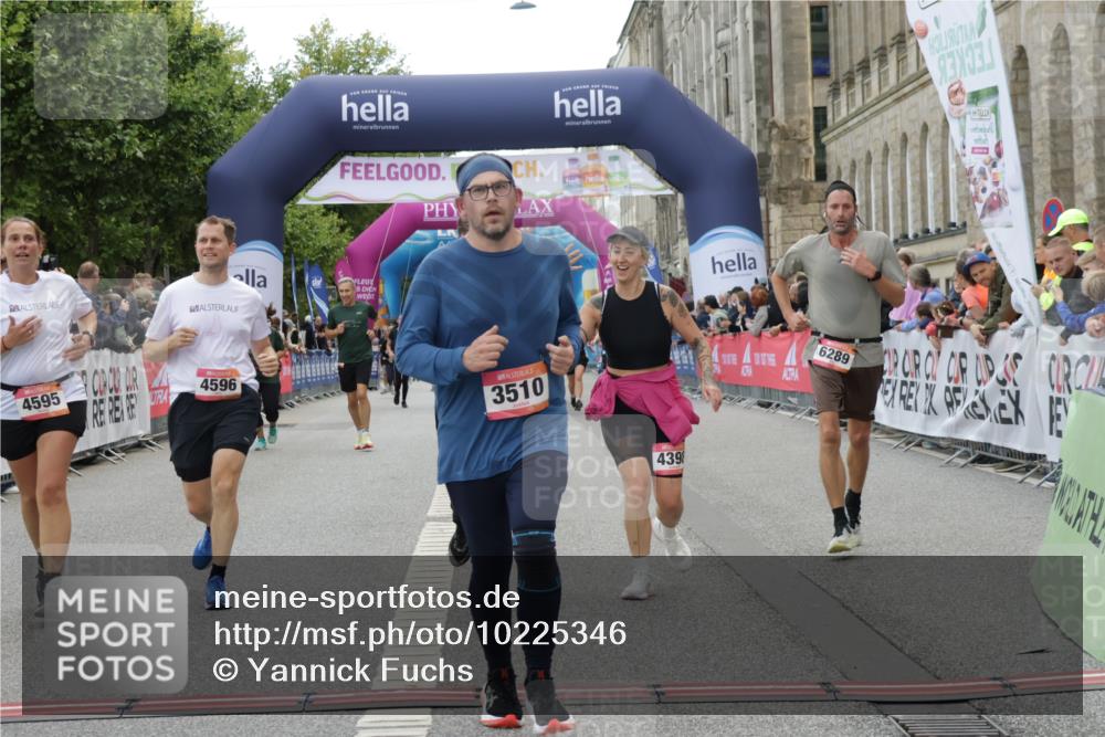 06.09.2026 - CURREX Alsterlauf Yannick Fuchs http://msf.ph/oto/10225346 06.09.2026 10:14:00 Ziel 2555, 2560, 2818, 3510, 3796, 4398, 4595, 4596, 4981, 5438, 5440, 5715, 6095, 6096, 6289 meine-sportfotos.de