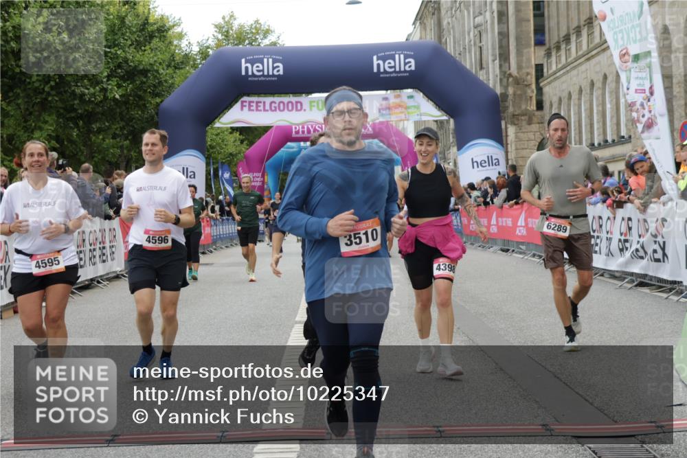 06.09.2026 - CURREX Alsterlauf Yannick Fuchs http://msf.ph/oto/10225347 06.09.2026 10:14:00 Ziel 2555, 2560, 2818, 3510, 3796, 4398, 4595, 4596, 4981, 5438, 5440, 5715, 6095, 6096, 6289 meine-sportfotos.de