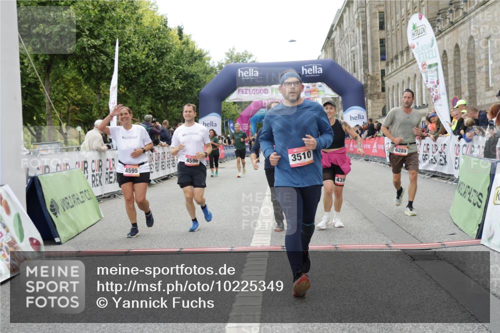 06.09.2026 - CURREX Alsterlauf Yannick Fuchs http://msf.ph/oto/10225349 06.09.2026 10:14:01 Ziel 2555, 2560, 2818, 3510, 3796, 4398, 4595, 4596, 4981, 5438, 5440, 5715, 6095, 6096, 6289 meine-sportfotos.de