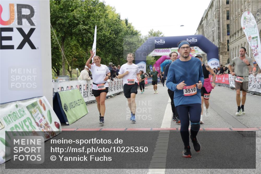 06.09.2026 - CURREX Alsterlauf Yannick Fuchs http://msf.ph/oto/10225350 06.09.2026 10:14:01 Ziel 2555, 2560, 2818, 3510, 3796, 4398, 4595, 4596, 4981, 5438, 5440, 5715, 6095, 6096, 6289 meine-sportfotos.de