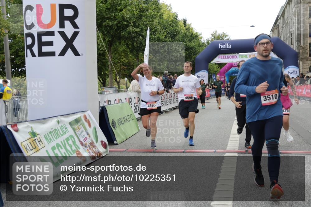 06.09.2026 - CURREX Alsterlauf Yannick Fuchs http://msf.ph/oto/10225351 06.09.2026 10:14:01 Ziel 2555, 2560, 2818, 3510, 3796, 4398, 4595, 4596, 4981, 5438, 5440, 5715, 6095, 6096, 6289 meine-sportfotos.de