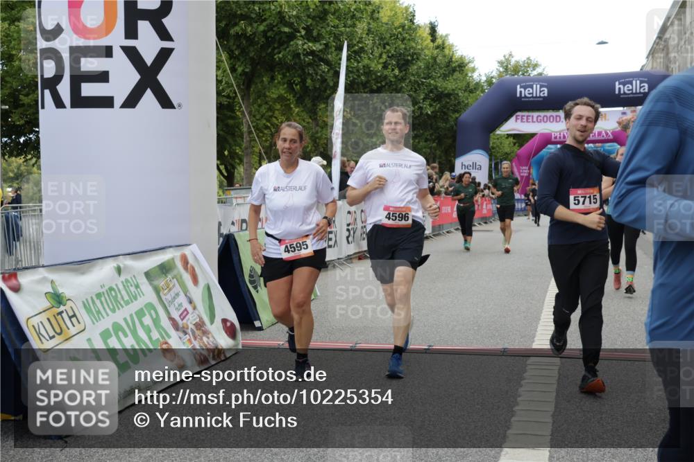 06.09.2026 - CURREX Alsterlauf Yannick Fuchs http://msf.ph/oto/10225354 06.09.2026 10:14:02 Ziel 2555, 2560, 2818, 2866, 2867, 3510, 4398, 4595, 4596, 4981, 5438, 5440, 5715, 6289 meine-sportfotos.de