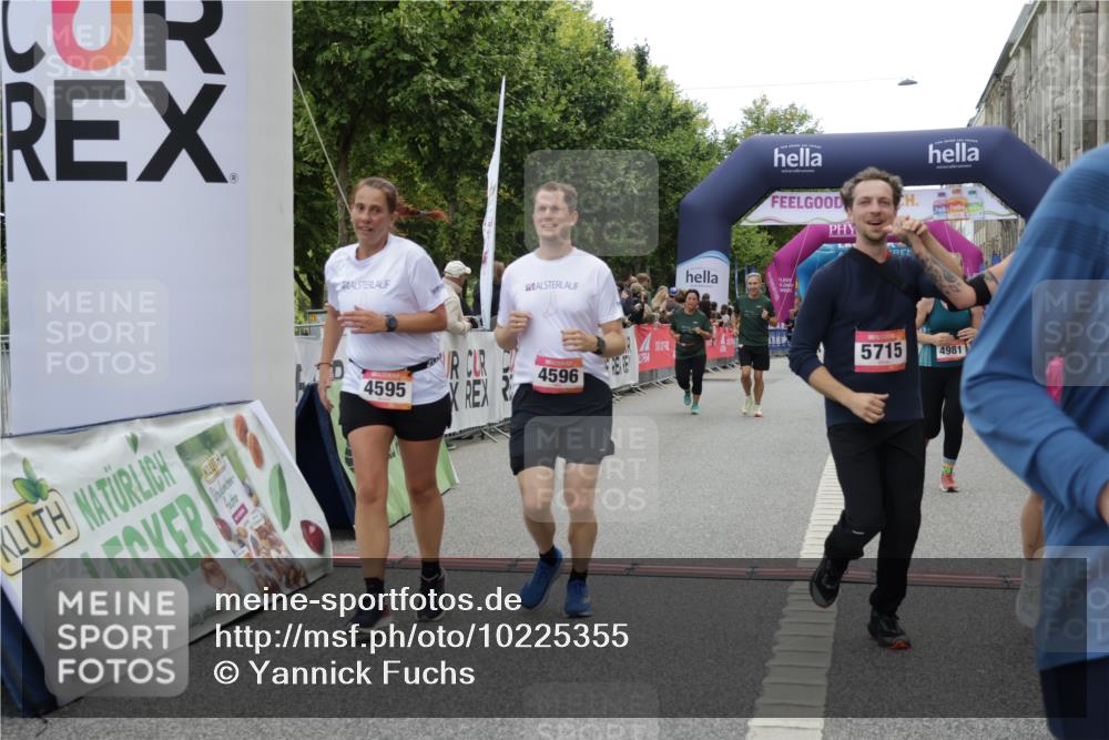 06.09.2026 - CURREX Alsterlauf Yannick Fuchs http://msf.ph/oto/10225355 06.09.2026 10:14:02 Ziel 2555, 2560, 2818, 2866, 2867, 3510, 4398, 4595, 4596, 4981, 5438, 5440, 5715, 6289 meine-sportfotos.de