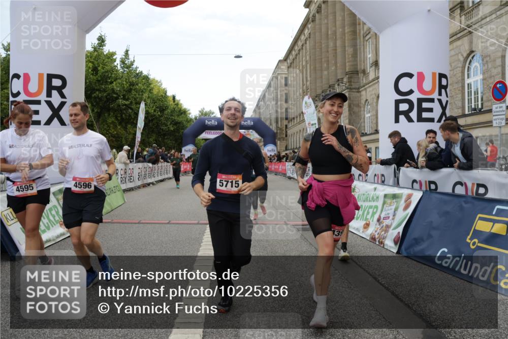 06.09.2026 - CURREX Alsterlauf Yannick Fuchs http://msf.ph/oto/10225356 06.09.2026 10:14:03 Ziel 2555, 2560, 2818, 2866, 2867, 3510, 3992, 3993, 4398, 4595, 4596, 4981, 5438, 5440, 5715, 6289 meine-sportfotos.de