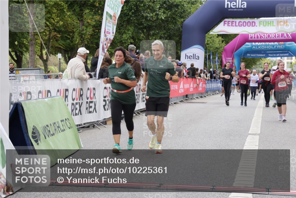 06.09.2026 - CURREX Alsterlauf Yannick Fuchs http://msf.ph/oto/10225361 06.09.2026 10:14:05 Ziel 2866, 2867, 3510, 3992, 3993, 4253, 4398, 4595, 4596, 4981, 5715, 6289 meine-sportfotos.de