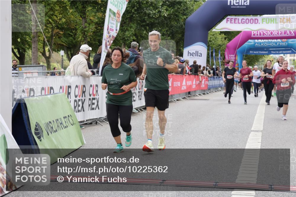 06.09.2026 - CURREX Alsterlauf Yannick Fuchs http://msf.ph/oto/10225362 06.09.2026 10:14:05 Ziel 2866, 2867, 3510, 3992, 3993, 4253, 4398, 4595, 4596, 4981, 5715, 6289 meine-sportfotos.de