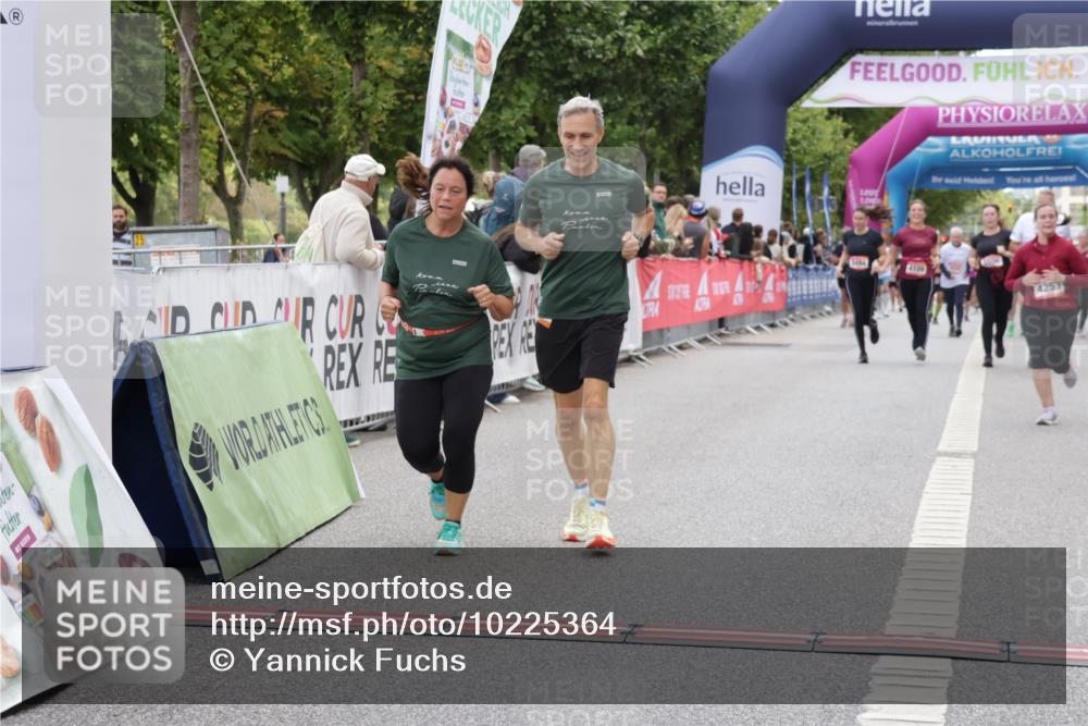 06.09.2026 - CURREX Alsterlauf Yannick Fuchs http://msf.ph/oto/10225364 06.09.2026 10:14:06 Ziel 2866, 2867, 3494, 3510, 3992, 3993, 4253, 4398, 4595, 4596, 4981, 5715, 6289 meine-sportfotos.de