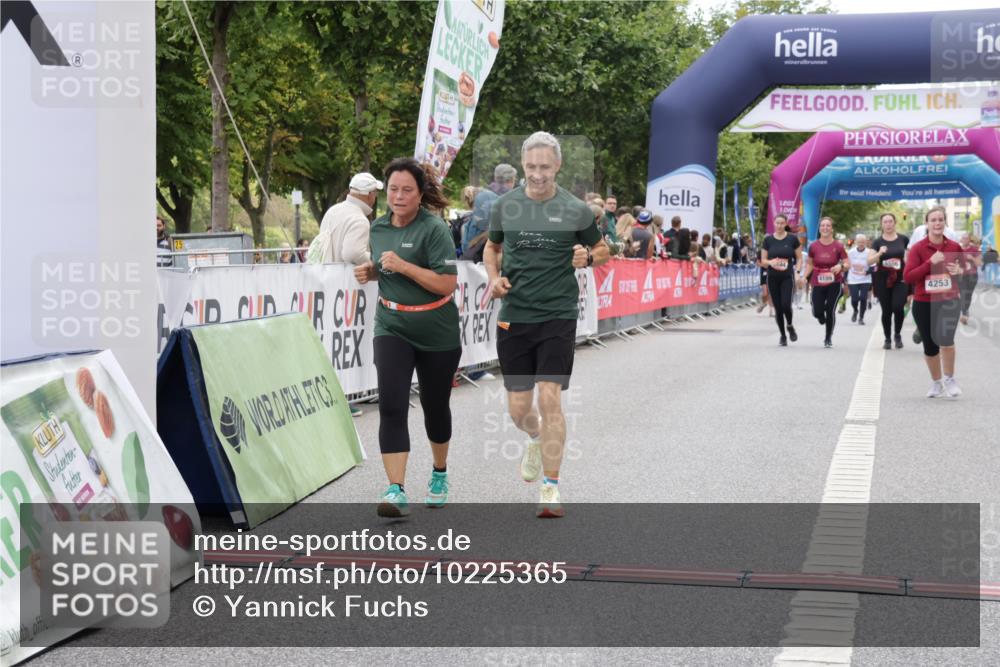 06.09.2026 - CURREX Alsterlauf Yannick Fuchs http://msf.ph/oto/10225365 06.09.2026 10:14:06 Ziel 2866, 2867, 3494, 3510, 3992, 3993, 4253, 4398, 4595, 4596, 4981, 5715, 6289 meine-sportfotos.de