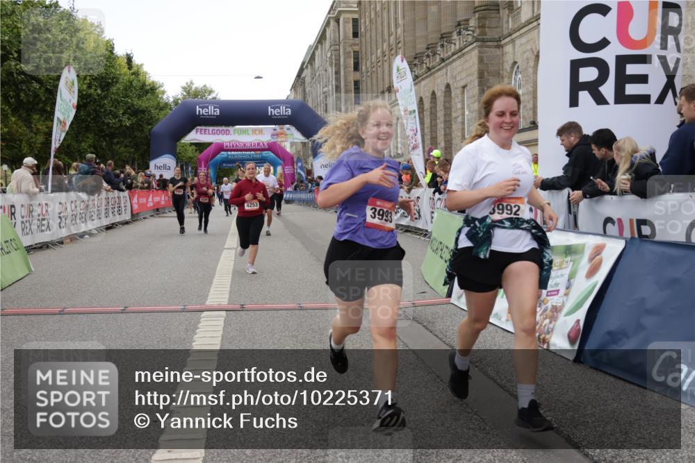 06.09.2026 - CURREX Alsterlauf Yannick Fuchs http://msf.ph/oto/10225371 06.09.2026 10:14:08 Ziel 2800, 2866, 2867, 3494, 3992, 3993, 4109, 4253, 4398, 4595, 4596, 4981, 5506, 5715, 6289 meine-sportfotos.de
