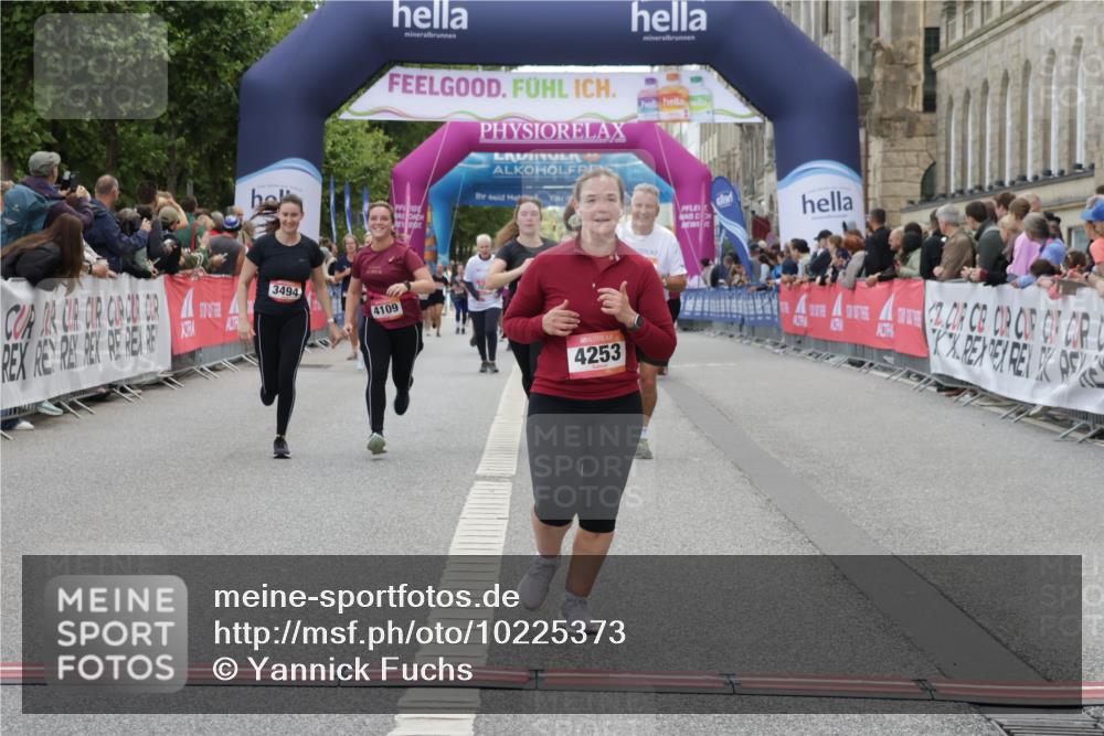 06.09.2026 - CURREX Alsterlauf Yannick Fuchs http://msf.ph/oto/10225373 06.09.2026 10:14:09 Ziel 2800, 2866, 2867, 3494, 3992, 3993, 4109, 4253, 4398, 4595, 4596, 4981, 5506, 5715, 6289 meine-sportfotos.de