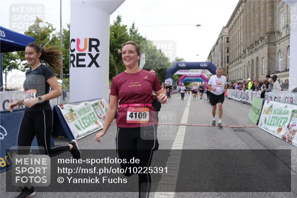 06.09.2026 - CURREX Alsterlauf Yannick Fuchs http://msf.ph/oto/10225391 06.09.2026 10:14:12 Ziel 2800, 2866, 2867, 3494, 3992, 3993, 4109, 4253, 4452, 5506 meine-sportfotos.de