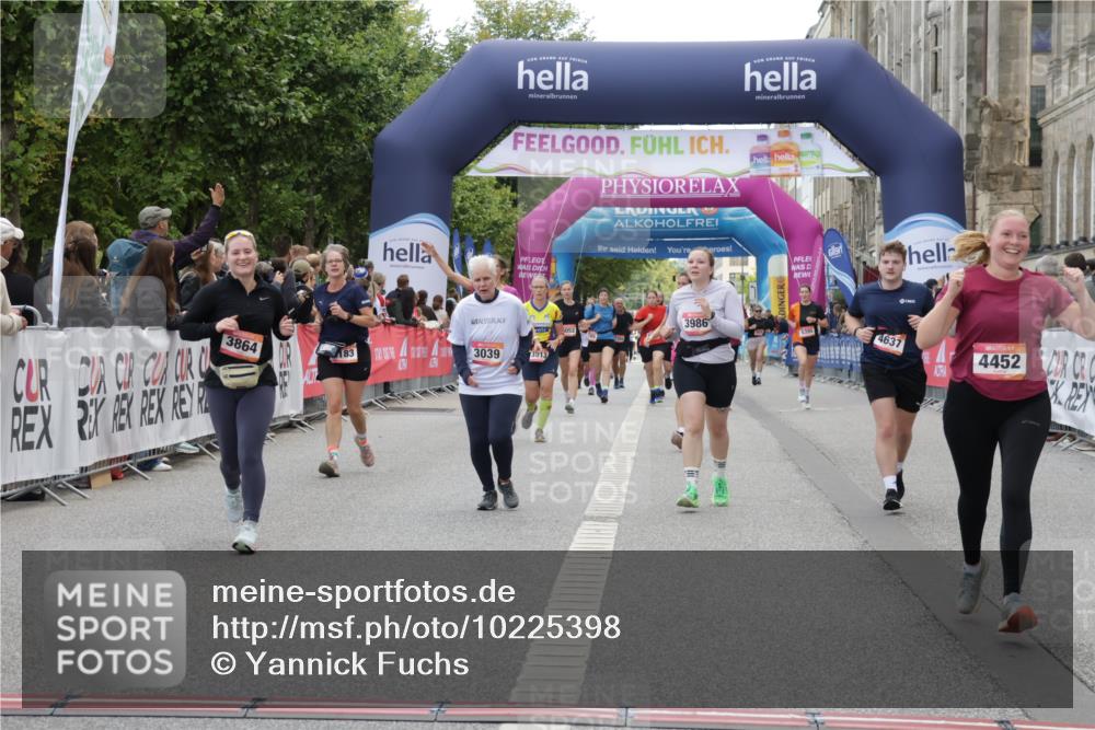 06.09.2026 - CURREX Alsterlauf Yannick Fuchs http://msf.ph/oto/10225398 06.09.2026 10:14:15 Ziel 2800, 3039, 3494, 3864, 3986, 3992, 3993, 4109, 4253, 4452, 4637, 5183, 5506 meine-sportfotos.de