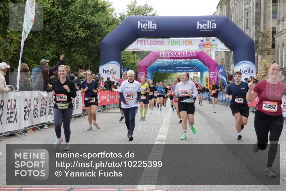 06.09.2026 - CURREX Alsterlauf Yannick Fuchs http://msf.ph/oto/10225399 06.09.2026 10:14:15 Ziel 2800, 3039, 3494, 3864, 3986, 3992, 3993, 4109, 4253, 4452, 4637, 5183, 5506 meine-sportfotos.de