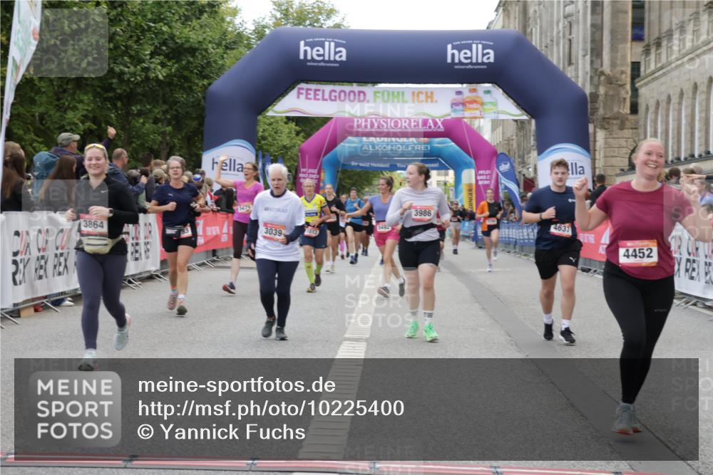 06.09.2026 - CURREX Alsterlauf Yannick Fuchs http://msf.ph/oto/10225400 06.09.2026 10:14:16 Ziel 2800, 3039, 3494, 3864, 3986, 4109, 4253, 4452, 4637, 5183, 5475, 5506 meine-sportfotos.de