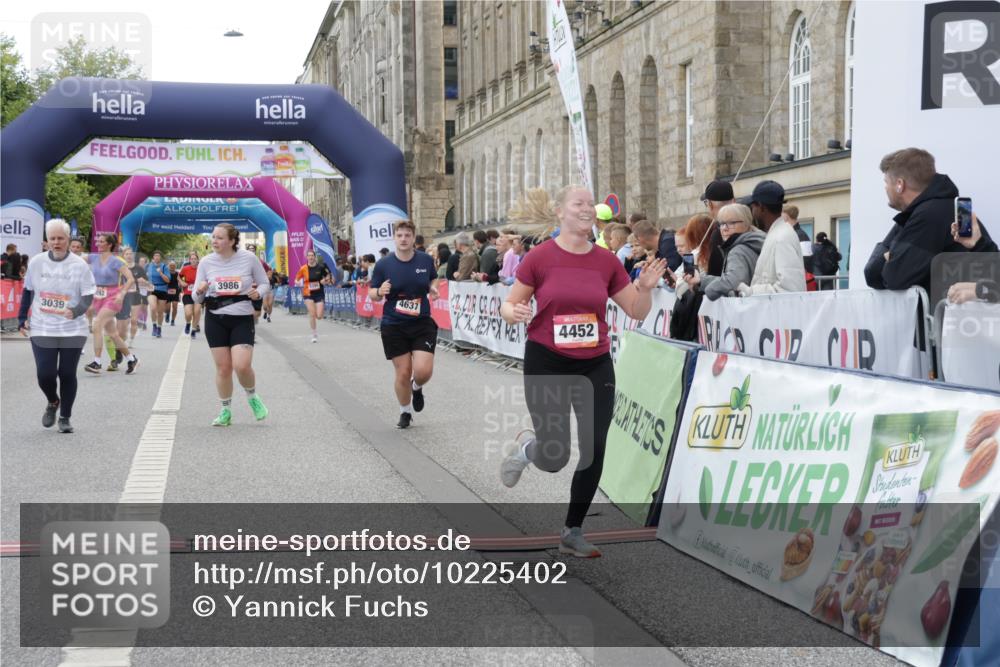 06.09.2026 - CURREX Alsterlauf Yannick Fuchs http://msf.ph/oto/10225402 06.09.2026 10:14:16 Ziel 2800, 3039, 3494, 3864, 3986, 4109, 4253, 4452, 4637, 5183, 5475, 5506 meine-sportfotos.de
