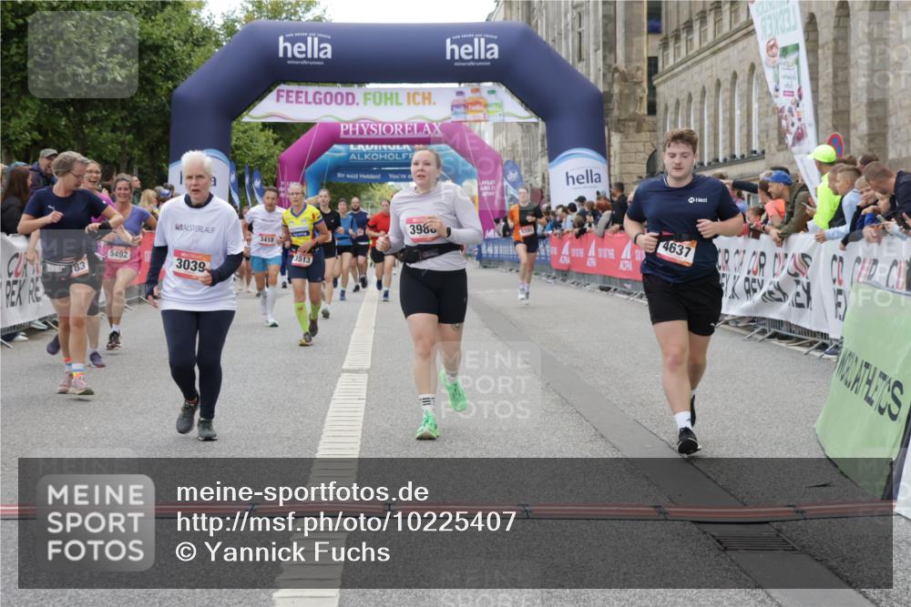 06.09.2026 - CURREX Alsterlauf Yannick Fuchs http://msf.ph/oto/10225407 06.09.2026 10:14:18 Ziel 2800, 3039, 3418, 3494, 3513, 3864, 3986, 4109, 4452, 4637, 5183, 5363, 5475, 5506, 6052 meine-sportfotos.de