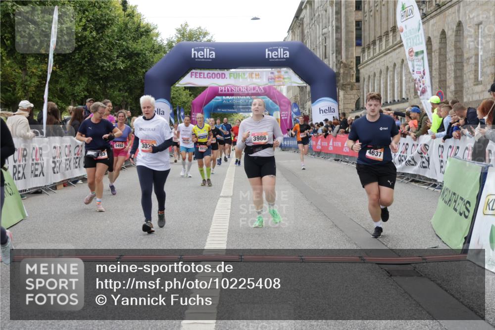 06.09.2026 - CURREX Alsterlauf Yannick Fuchs http://msf.ph/oto/10225408 06.09.2026 10:14:18 Ziel 2800, 3039, 3418, 3494, 3513, 3864, 3986, 4109, 4452, 4637, 5183, 5363, 5475, 5506, 6052 meine-sportfotos.de