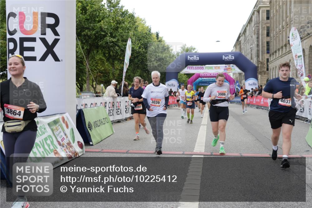 06.09.2026 - CURREX Alsterlauf Yannick Fuchs http://msf.ph/oto/10225412 06.09.2026 10:14:19 Ziel 2800, 3039, 3418, 3513, 3864, 3986, 4109, 4452, 4637, 5183, 5363, 5395, 5475, 5506, 6052 meine-sportfotos.de