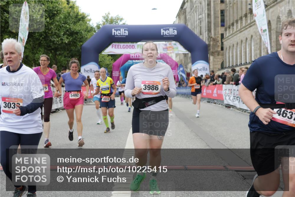 06.09.2026 - CURREX Alsterlauf Yannick Fuchs http://msf.ph/oto/10225415 06.09.2026 10:14:20 Ziel 2800, 3039, 3418, 3513, 3864, 3986, 4196, 4205, 4452, 4637, 5183, 5363, 5395, 5475, 6052 meine-sportfotos.de
